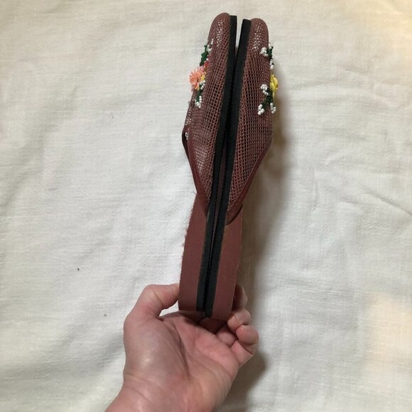 Easy U.S.A. Chinese Slippers with Roses Brown Size 7 NWOT - Picture 4 of 9